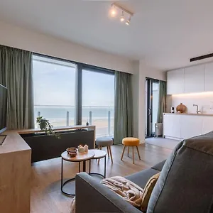 https://cosy-apartment-with-terrace-overlooking-the-sea.hotelsghent.com